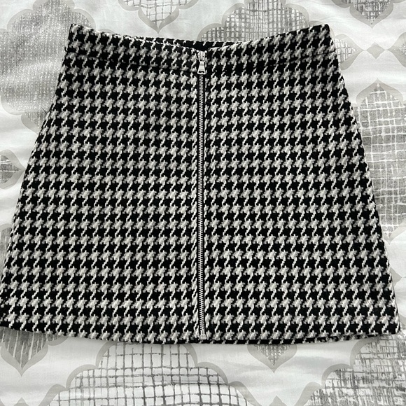 Express Mini Skirt - Picture 1 of 3